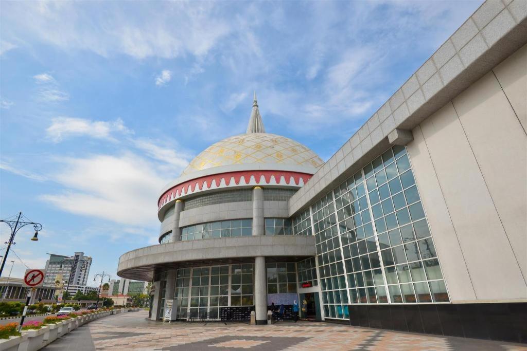 Higher Hotel Bandar Seri Begawan Exterior foto