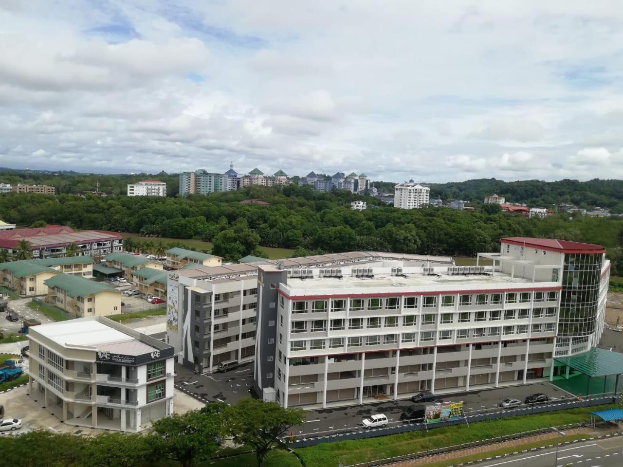 Higher Hotel Bandar Seri Begawan Exterior foto